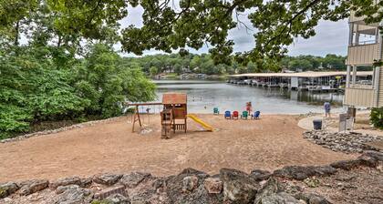Beach & Pool Access: Lake of the Ozarks Condo!