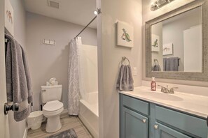 Interior - 2 Mi to Branson Strip: Family Home w/ Balcony! (Branson)