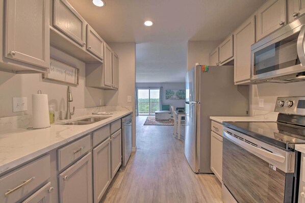 Apartment (3 Bedrooms) | Interior - Bright Branson Vacation Rental w/ Balcony & Views! (Branson)