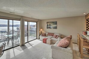 Interior - Lake Ozark Condo w/ Pool & Fishing Docks! (Lake Ozark)