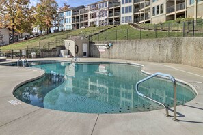 Interior - Lake Ozark Condo w/ Pool & Fishing Docks! (Lake Ozark)