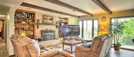 Lägenhet (3 Bedrooms) | Vardagsrum | Tv och eldstad