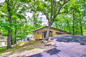 House (3 Bedrooms) | Interior - Furnished Deck, Dock! Lake of the Ozarks Oasis (Sunrise Beach)
