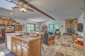 House (3 Bedrooms) | Interior