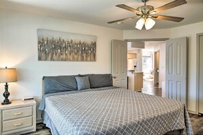 Interior - Branson Vacation Rental w/ Sunroom & Water Views (Branson)