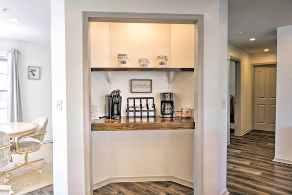 Interior - Branson Vacation Rental w/ Sunroom & Water Views (Branson)