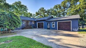 House (5 Bedrooms) | Interior