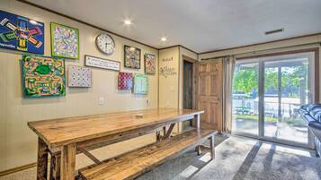 House (5 Bedrooms) | Interior