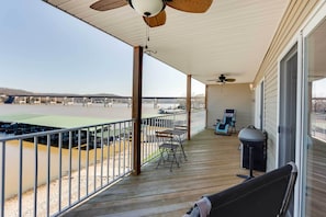 Apartment (3 Bedrooms) | Front of property