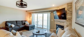 Lakefront Ozark Condo w/ Spacious Balcony!