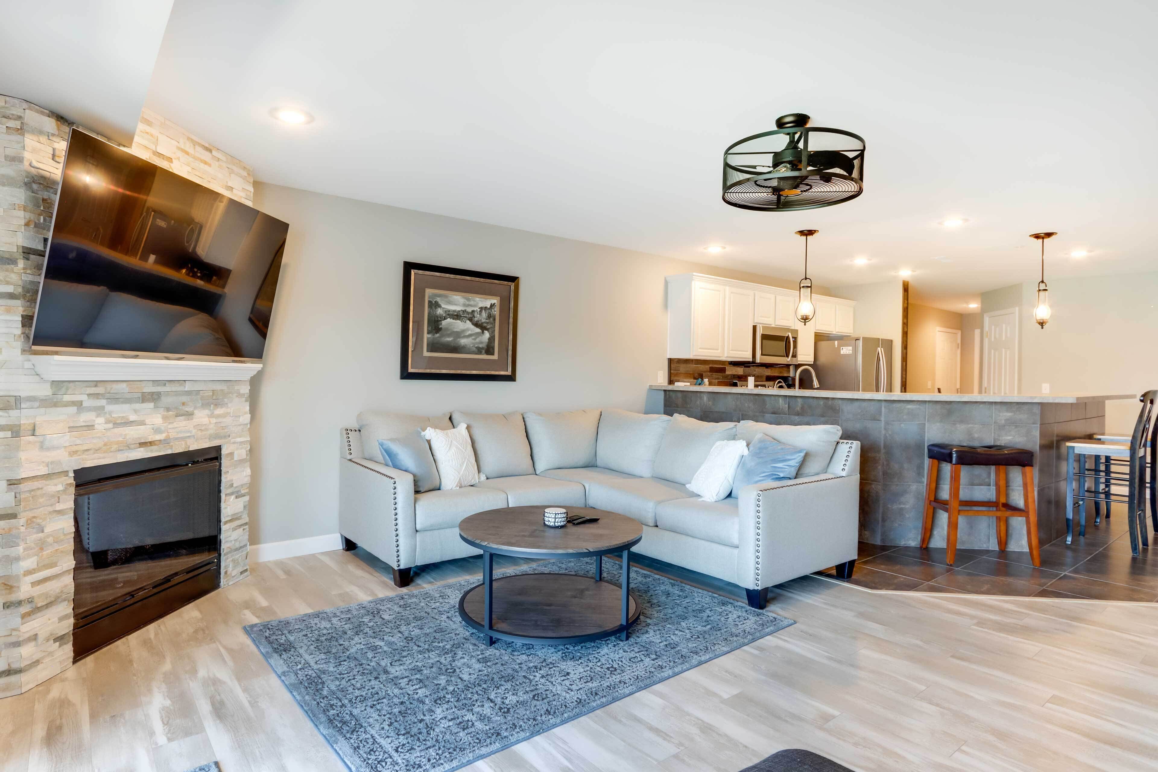 Lakefront Ozark Condo w/ Spacious Balcony!