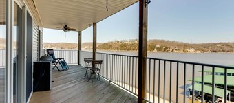 Lakefront Ozark Condo w/ Spacious Balcony!