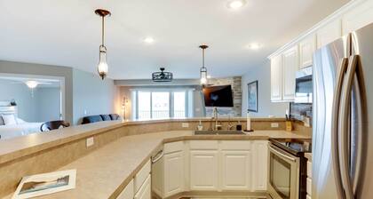 Lakefront Ozark Condo w/ Spacious Balcony!