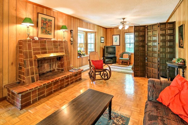 Cottage (1 Bedroom) | Interior - Mountain Rest Cottage w/ Gas Fireplace! (Mountain Rest)