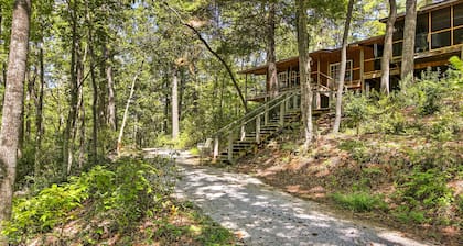 Mountain Rest Cottage w/ Gas Fireplace!