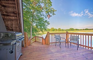 Interior - Lakefront A-frame Cabin With Community Perks (Columbia)