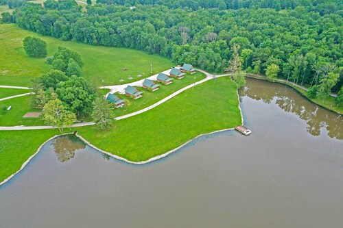 Lakefront Columbia Cabin w/ Porch & Shared Dock