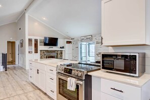 House (4 Bedrooms) | Interior - Lakefront Vacation Rental With Dock & Views! (Camdenton)