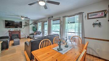 House (3 Bedrooms) | Interior