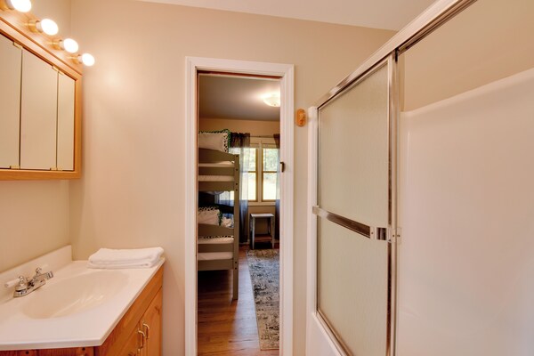 Lakefront Westminster Retreat W/ Boat Dock! - Walhalla, SC