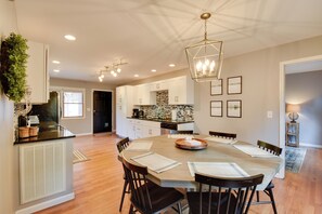 House (3 Bedrooms) | Interior