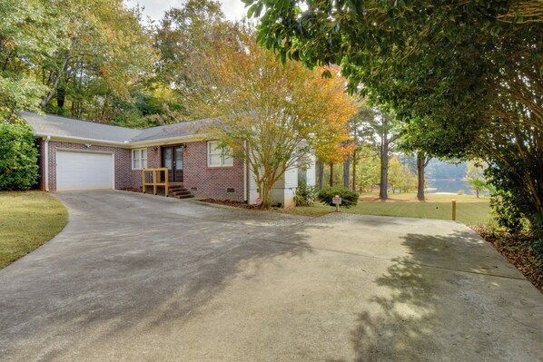 House (3 Bedrooms) | Interior - Lakefront Westminster Retreat w/ Boat Dock! (Westminster)