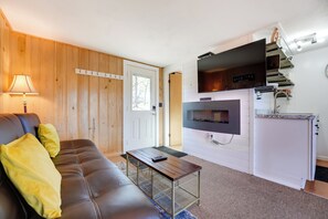 House (1 Bedroom) | Interior - Lakeside Reeds Spring Home w/ Pool Access & Deck! (Kimberling City)