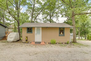 Interior - Lakeside Reeds Spring Home w/ Deck & Pool Access! (Kimberling City)