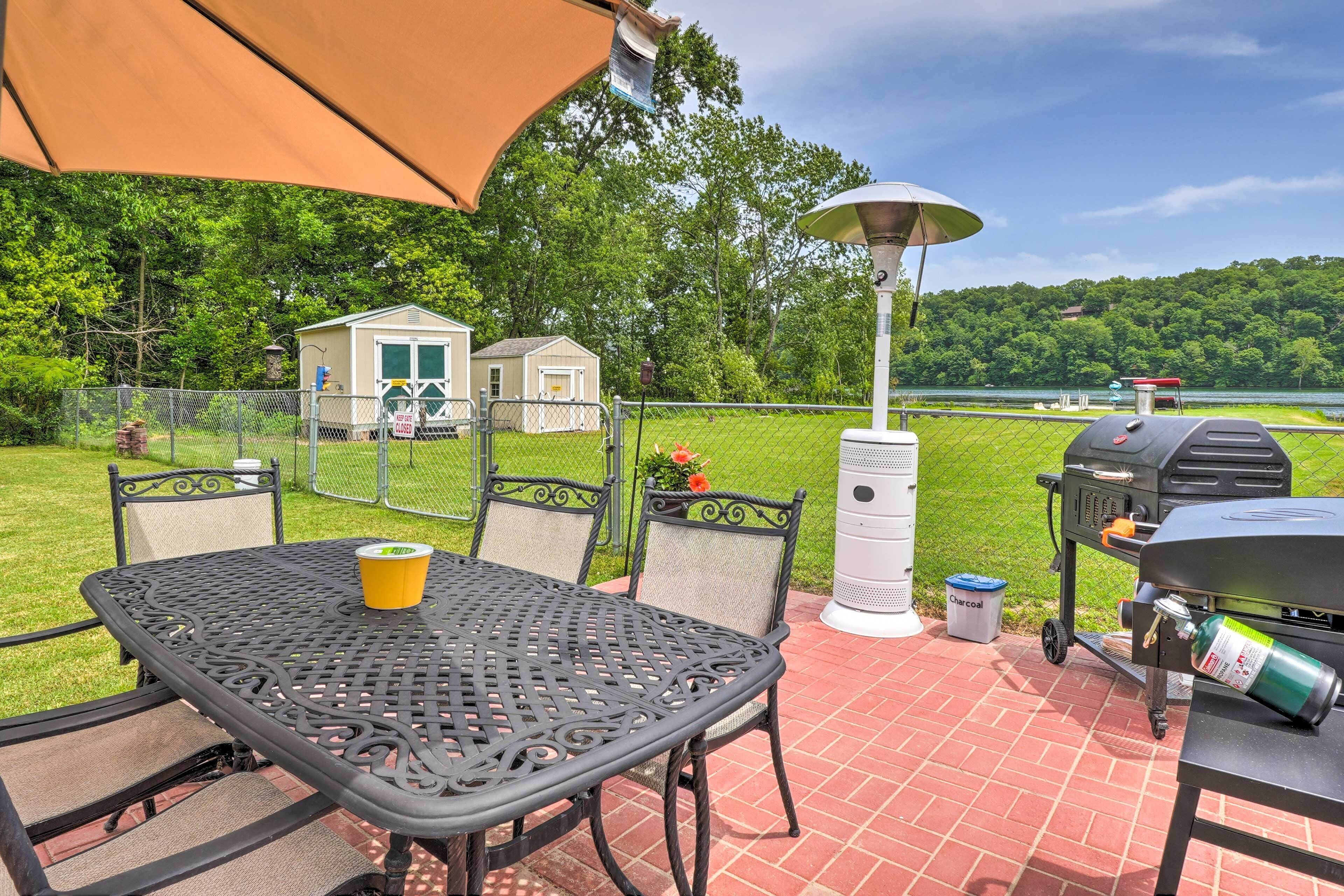 Lakeside Escape With Hot Tub - 14 Miles to Branson