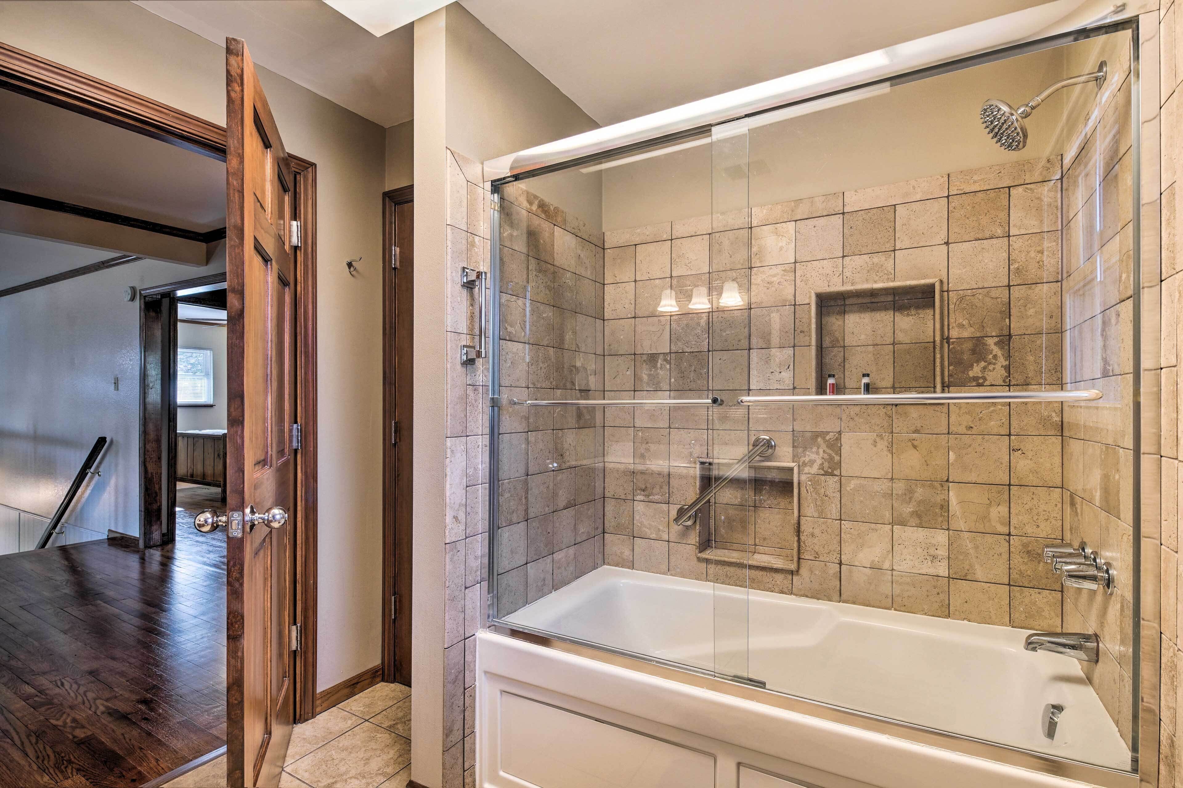 Lakeside Abode: 13 Mi to Silver Dollar City!