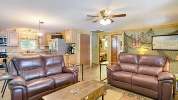 House (2 Bedrooms) | Interior