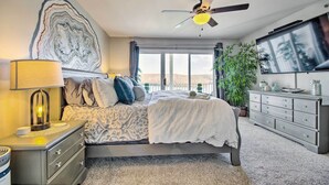 Apartment (3 Bedrooms) | Interior - Stunning Lake Views: Spacious Osage Beach Condo! (Osage Beach)