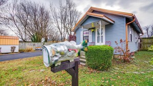 A mailbox with a fish decoration in front of a house with a blue exterior and a brown roof. - Walk to Dtwn: New Orleans-themed Lebanon Cottage (Lebanon)