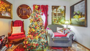 Apartment (0 Bedroom) | Interior - Walk to Dtwn: New Orleans-themed Lebanon Cottage (Lebanon)