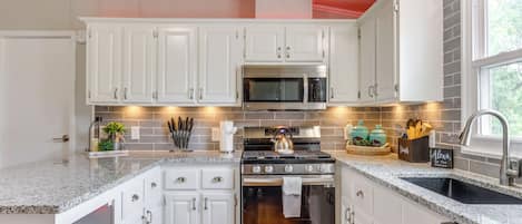 House (3 Bedrooms) | Interior