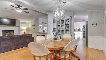 House (3 Bedrooms) | Interior