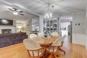 Interior - 8 Mi to Beach: Lake-view Haven in Linn Creek! (Linn Creek)