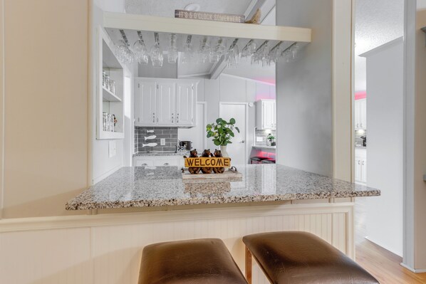 Interior - 8 Mi to Beach: Lake-view Haven in Linn Creek! (Linn Creek)