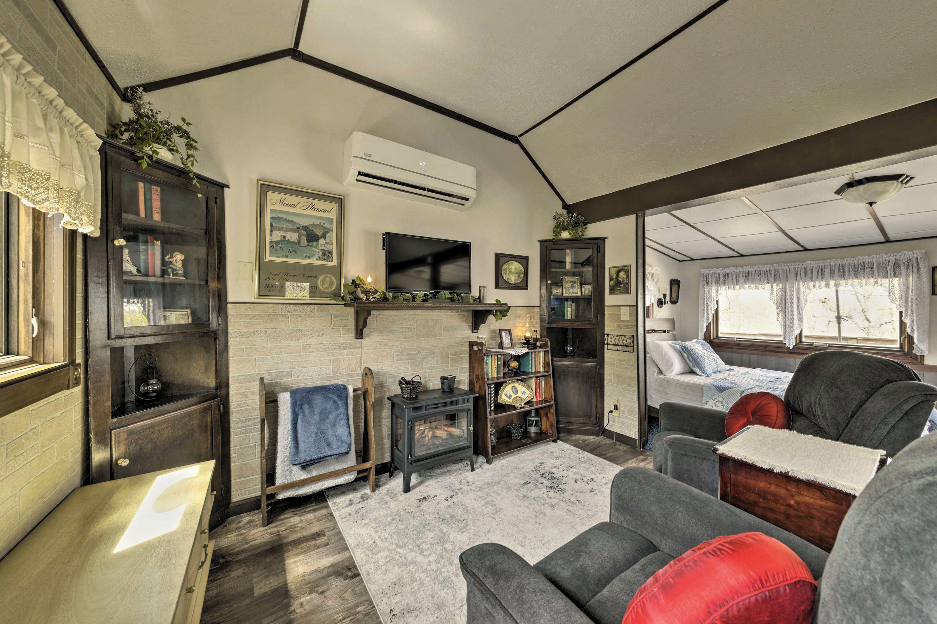 Lovely Couples Escape on Mississippi River!