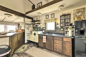 Apartment (0 Bedroom) | Interior - Lovely Couples Escape on Mississippi River! (St. Charles)