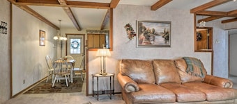 'the Lakehouse' Lovely Wappapello Country Home!
