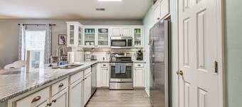 6 Mi to Boardwalk: 'mana-tee Place' Resort Escape