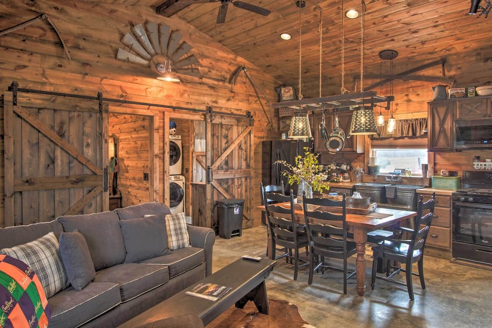 Missouri Vacation Rental With Fire Pit Access - Hamilton, MO