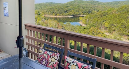 Near Silver Dollar City! Condo w/ Hot Tub & Lake