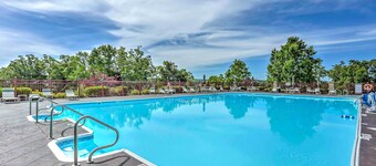 Modern Resort Condo ~ 3 Mi to Branson Landing