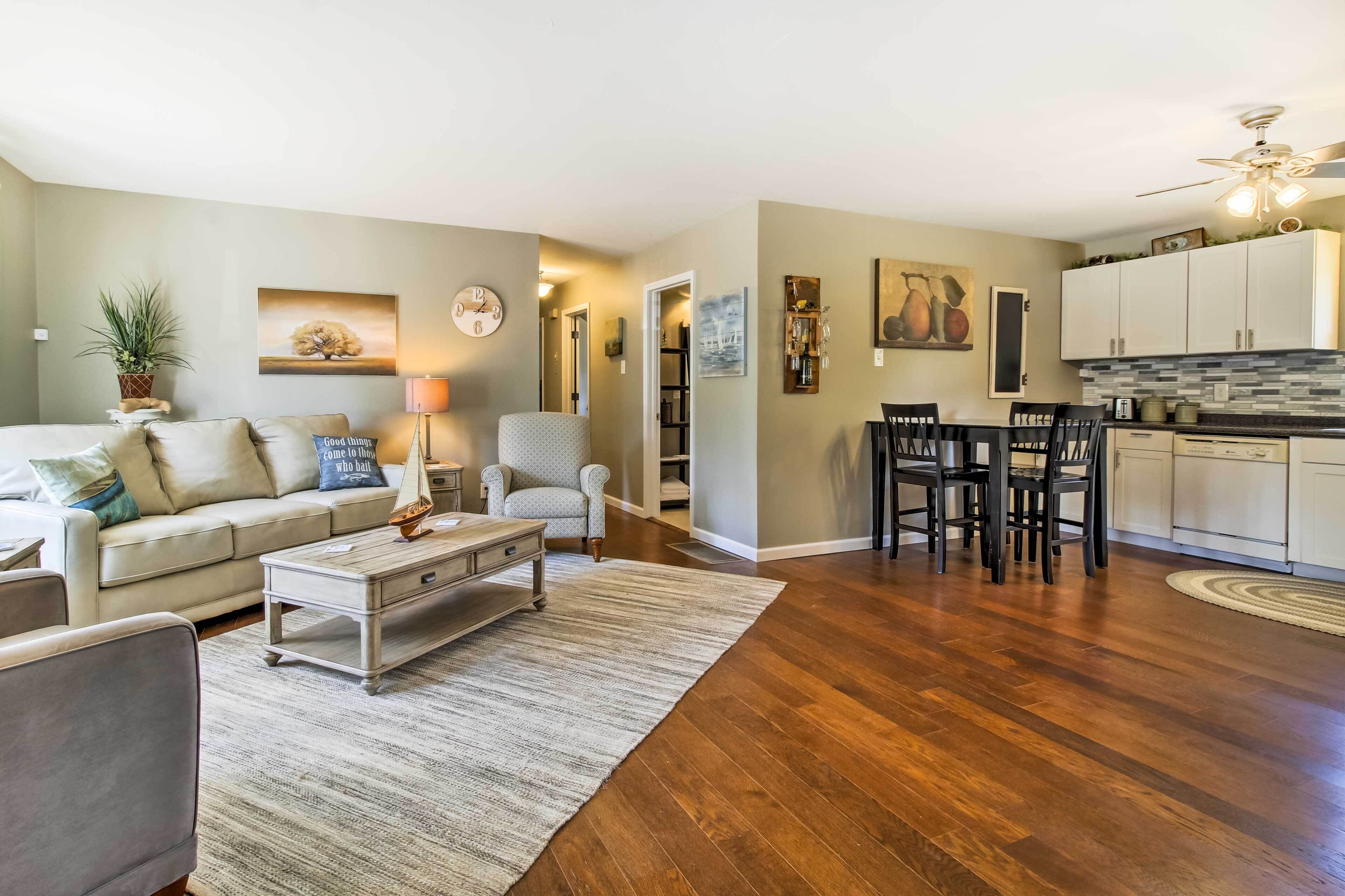 Modern Abode w/ Patio ~ 1 Mi to Stockton Lake!