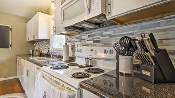 House (3 Bedrooms) | Private kitchen