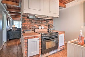 Apartment (4 Bedrooms) | Interior - Murrells Inlet Upstairs Unit: 1 Block to Beach! (Murrells Inlet)