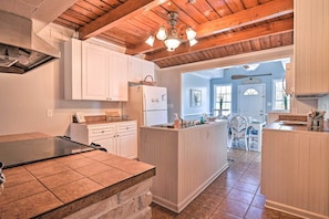 Apartment (4 Bedrooms) | Interior - Murrells Inlet Upstairs Unit: 1 Block to Beach! (Murrells Inlet)