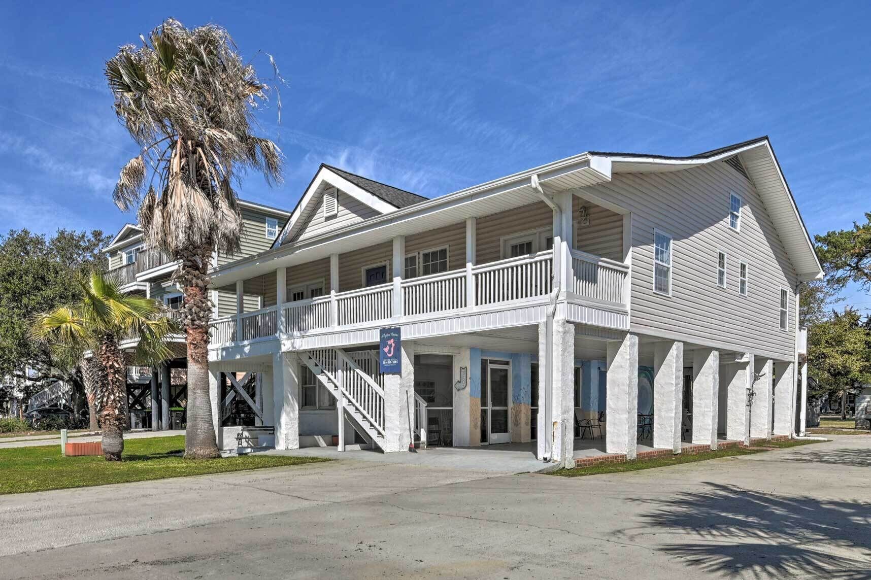 Murrells Inlet Upstairs Unit: 1 Block to Beach!
